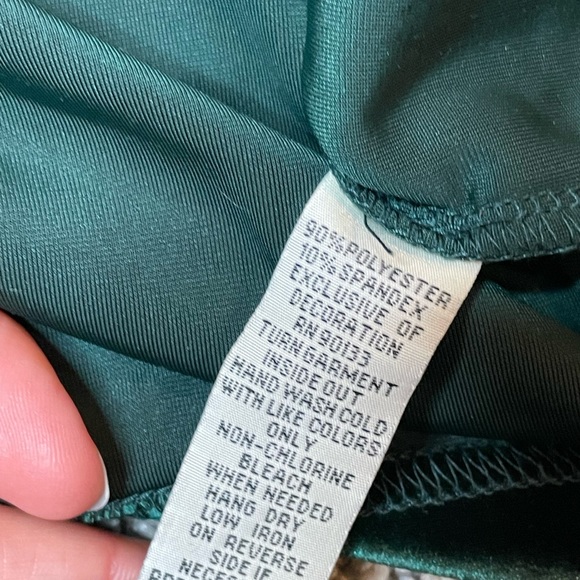 🤩 BOB MACKE Velour Top NWT GREEN - Picture 5 of 5